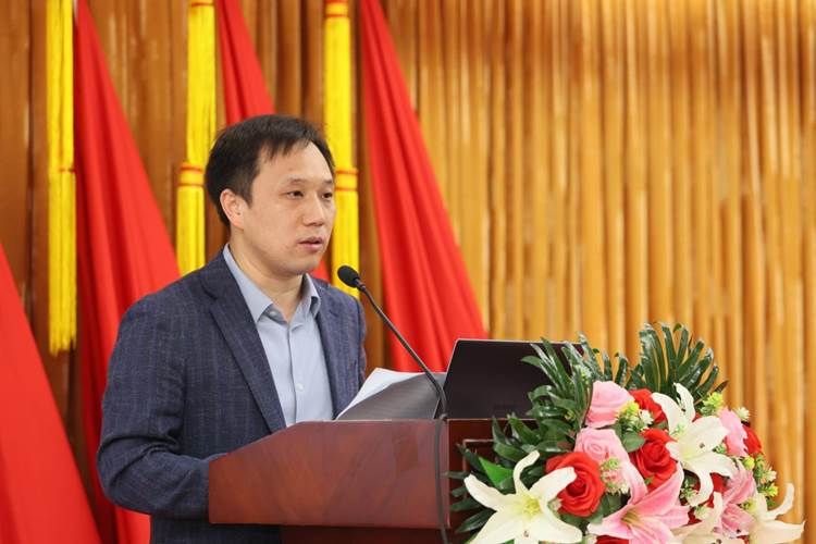 第一会所
夏桂松？